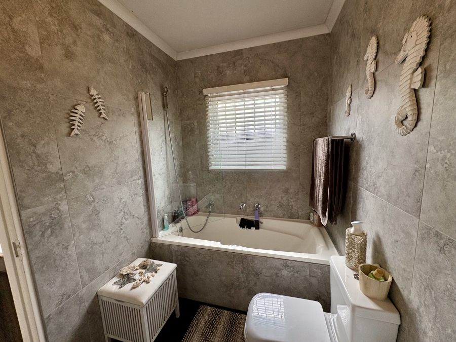 3 Bedroom Property for Sale in Sunningdale Western Cape